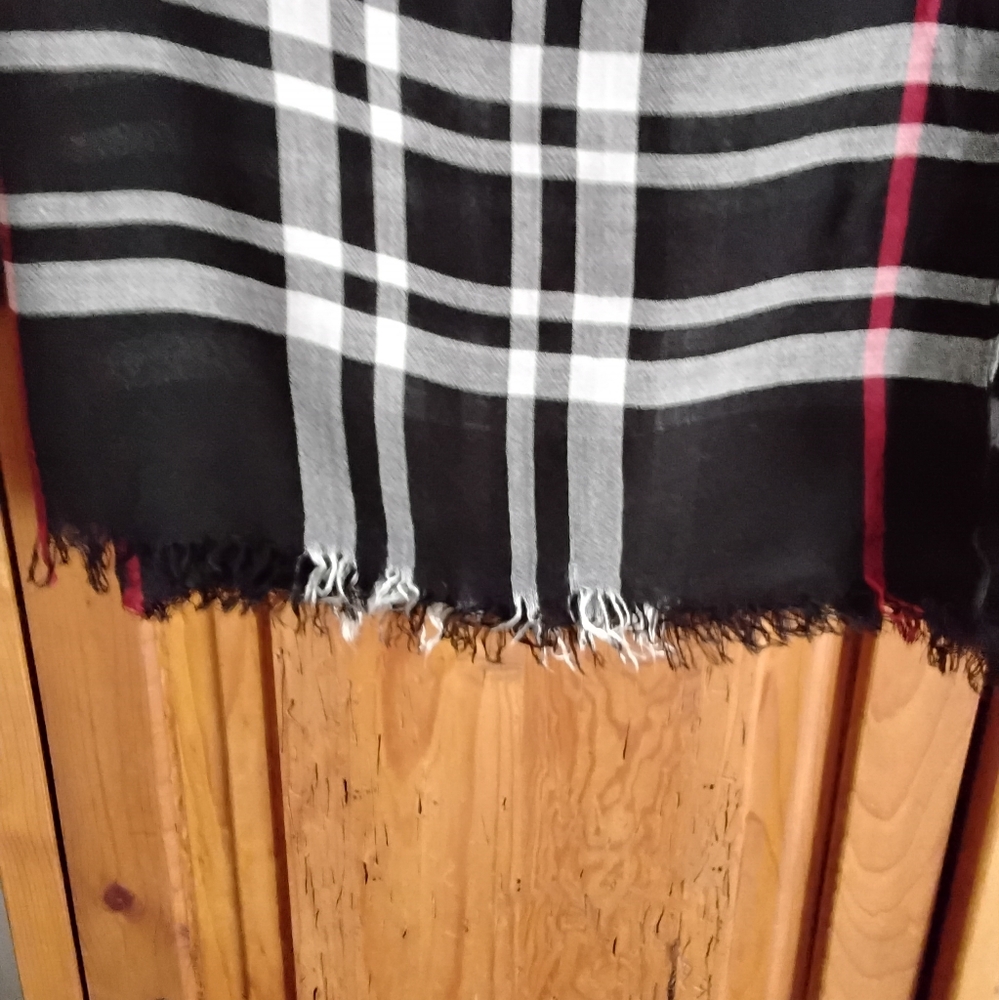 FAUX BURBERRY SCARF - Picture 6 of 7